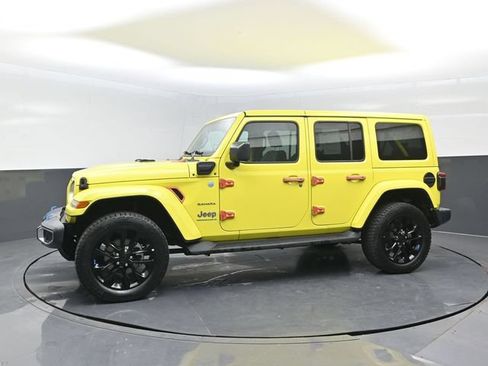 Used 2023 Jeep Wrangler Unlimited Sahara w/ Cold Weather Group AWD/4WD image 4