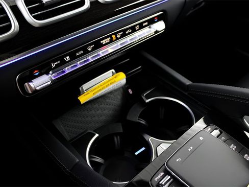 Used 2025 Mercedes-Benz GLS 450 4MATIC image 14