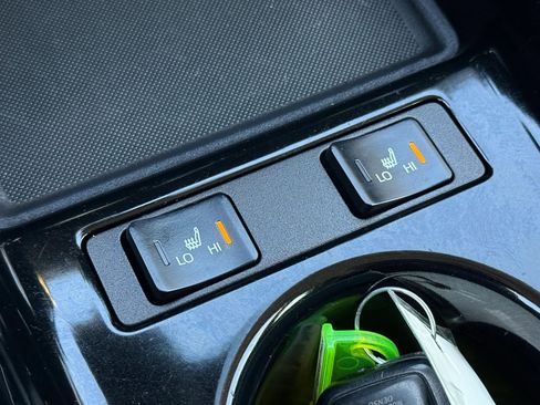 Used 2022 Toyota Prius Prime LE image 33