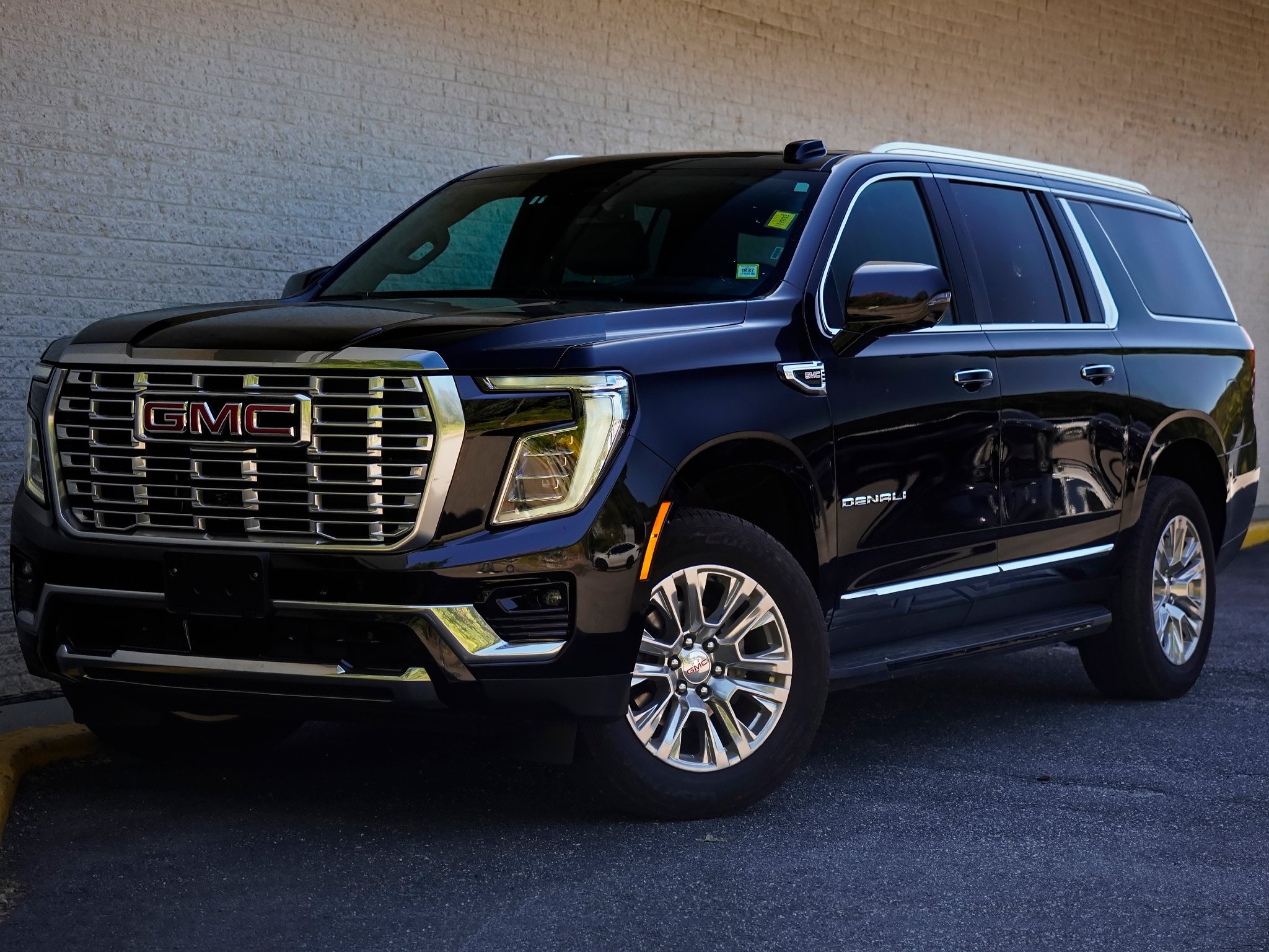 Used 2025 GMC Yukon XL Denali AWD/4WD image 2