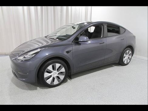 Used 2022 Tesla Model Y Long Range AWD/4WD image 3