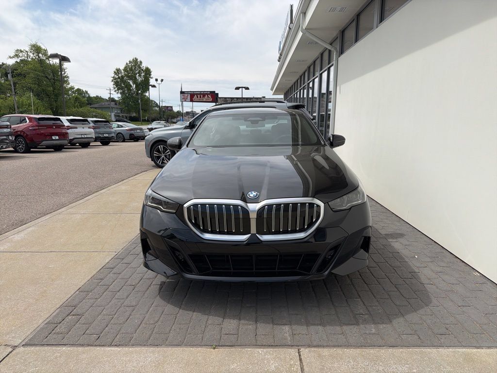 New 2027 BMW 550e xDrive AWD/4WD image 2