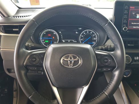 Used 2021 Toyota Venza XLE image 10