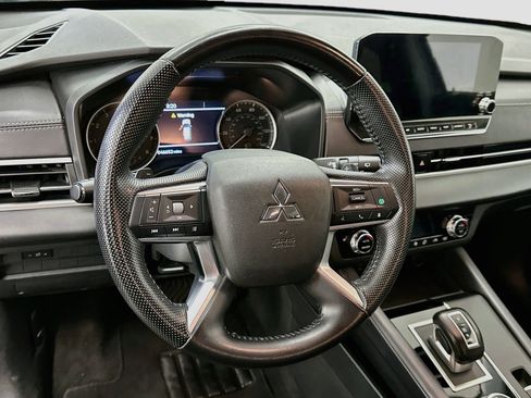 Used 2024 Mitsubishi Outlander SE AWD/4WD image 18