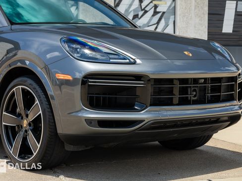 Used 2023 Porsche Cayenne Turbo S AWD/4WD image 3
