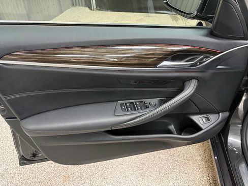 Used 2019 BMW 530i w/ Convenience Package RWD image 18