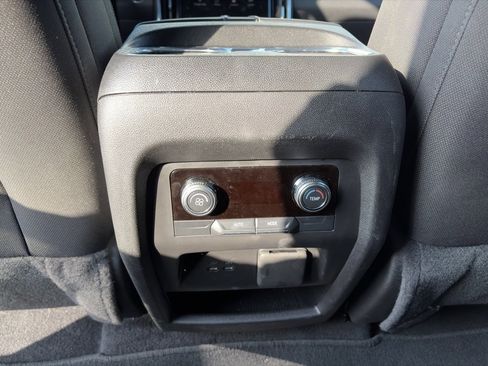 Used 2025 GMC Acadia Elevation image 11