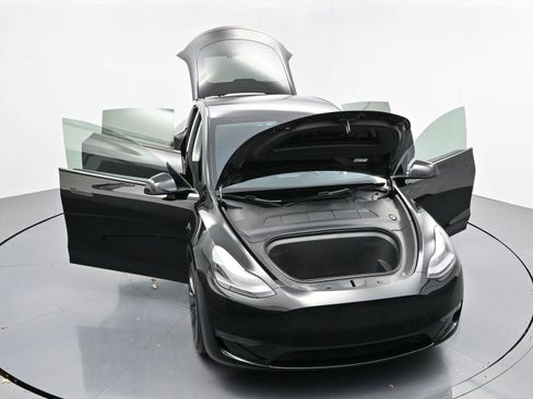 Used 2024 Tesla Model Y Performance image 35