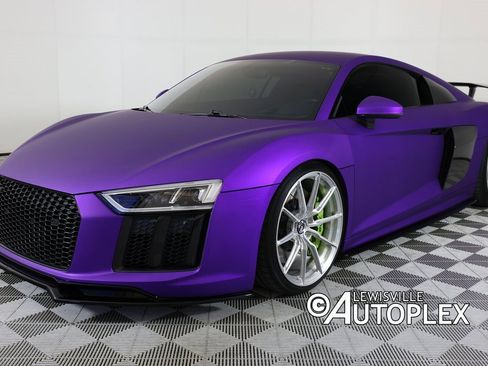 Used 2017 Audi R8 V10 w/ Carbon Exterior Package image 1