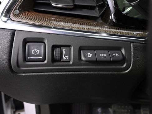 Used 2017 Cadillac XT5 Platinum w/ Driver Assist Package AWD/4WD image 24