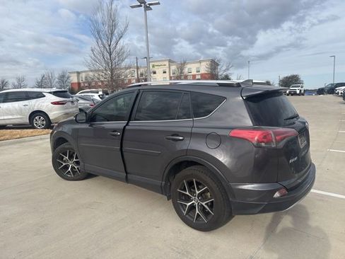 Used 2016 Toyota RAV4 SE image 5