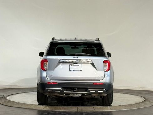 Used 2022 Ford Explorer XLT w/ Equipment Group 202A image 8