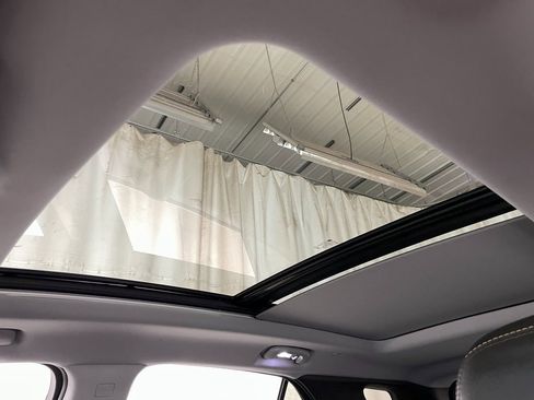 Certified 2024 Chevrolet Equinox Premier image 24