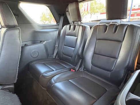 Used 2015 Ford Explorer XLT w/ Equipment Group 202B FWD image 16