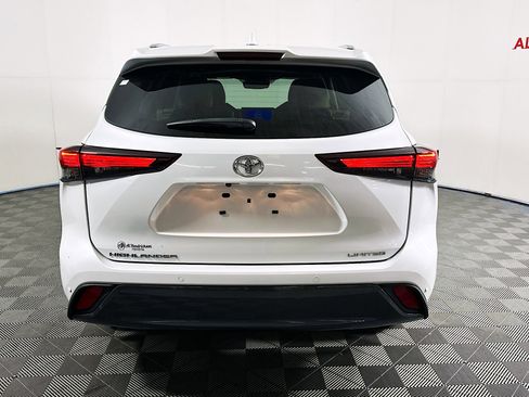 Used 2024 Toyota Highlander Limited image 4