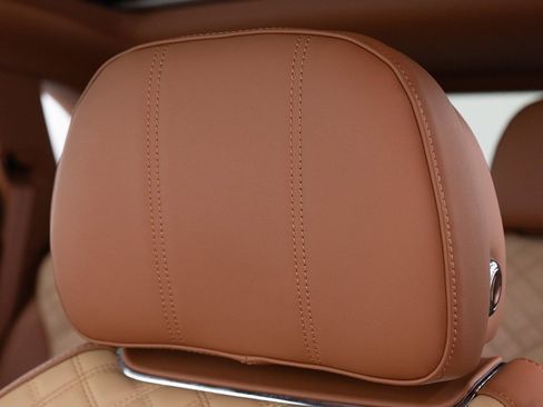 Certified 2021 Bentley Bentayga image 17