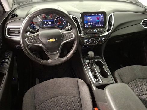 Used 2022 Chevrolet Equinox LT image 2