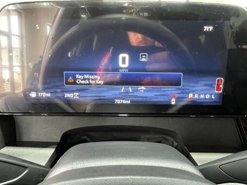 Used 2026 Chevrolet Traverse LT w/ Sun and Wheel Package AWD/4WD image 3