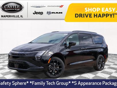 New 2027 Chrysler Pacifica Limited w/ Family Tech Group