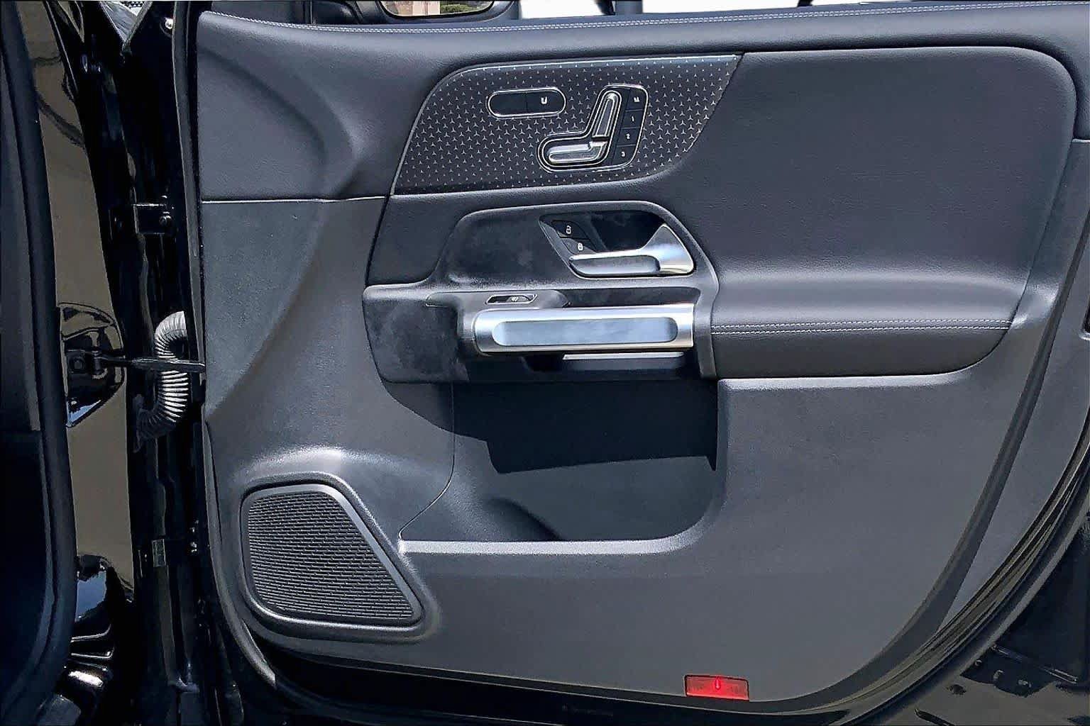 Used 2024 Mercedes-Benz GLB 250 image 25