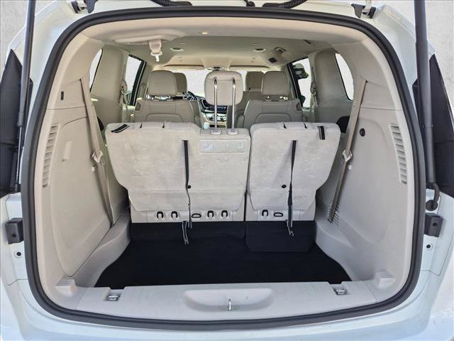 Used 2021 Chrysler Pacifica Touring-L FWD image 5