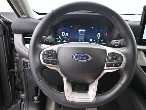 Used 2025 Ford Explorer Active AWD/4WD image 21