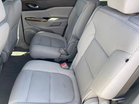Used 2021 GMC Acadia SLE FWD image 16
