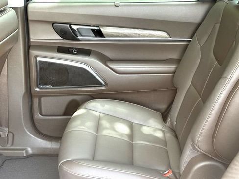 Used 2022 Kia Telluride SX w/ Towing Package FWD image 24