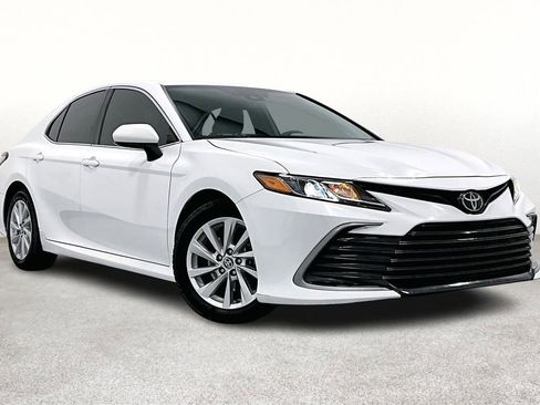 Used 2022 Toyota Camry LE image 1