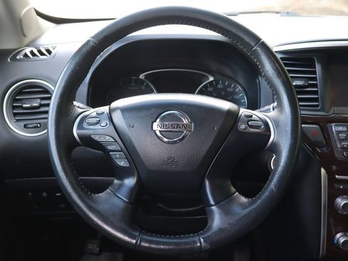Used 2016 Nissan Pathfinder Platinum AWD/4WD image 18