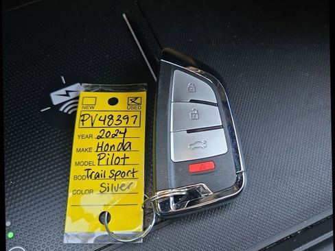 Used 2024 Honda Pilot TrailSport image 29