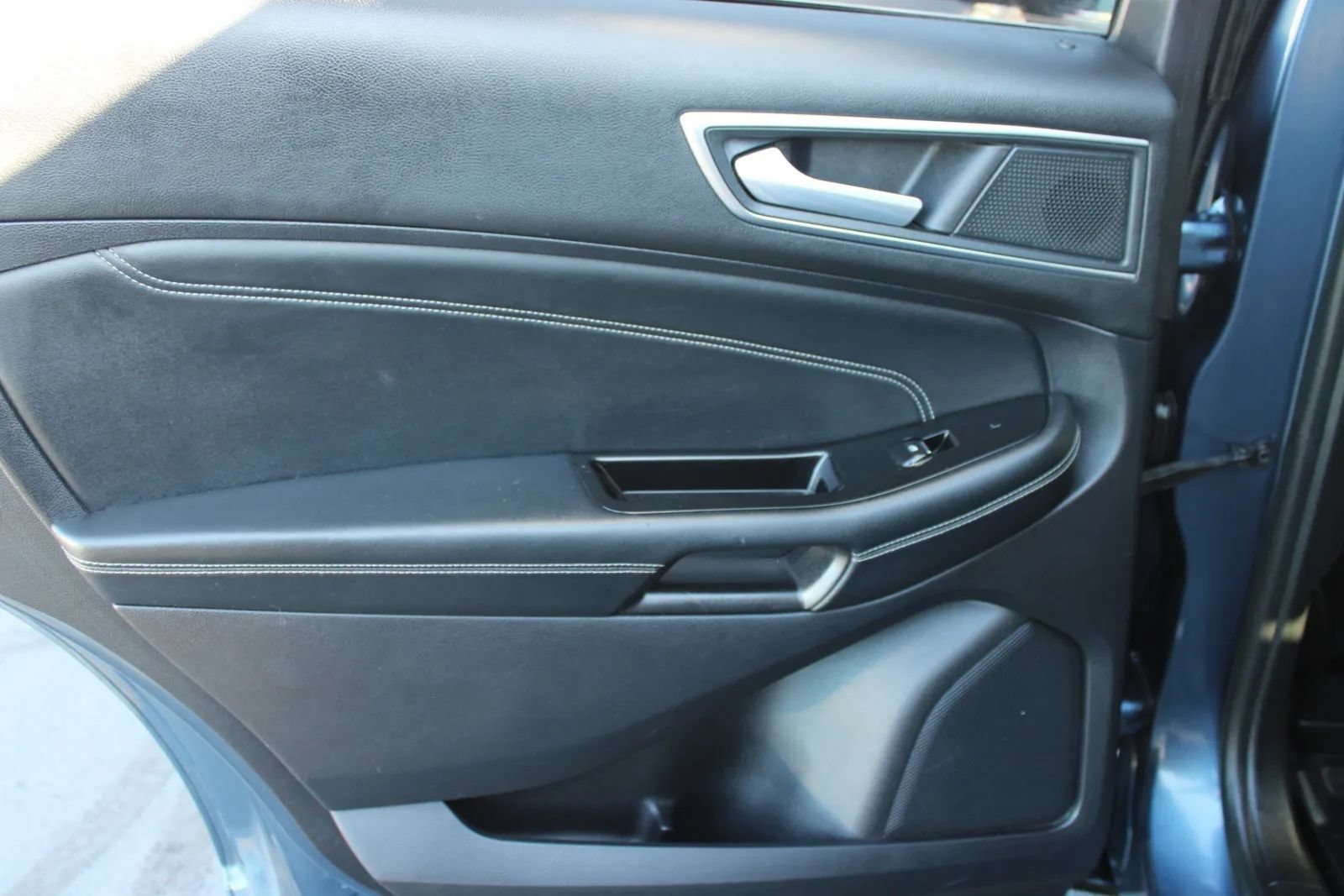 Used 2019 Ford Edge Titanium w/ Equipment Group 301A AWD/4WD image 26