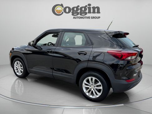 Used 2022 Chevrolet TrailBlazer LS FWD image 3