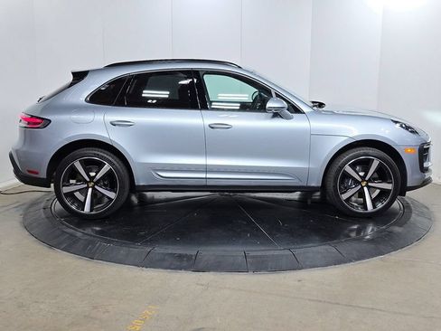 Certified 2025 Porsche Macan AWD/4WD image 6