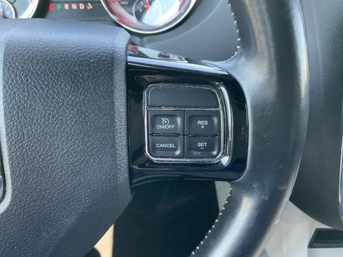Used 2019 Dodge Grand Caravan SXT FWD image 25