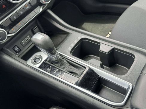 Used 2024 Nissan Sentra SV FWD image 33