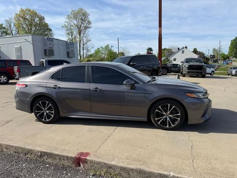 Used 2019 Toyota Camry SE w/ Audio Package image 5