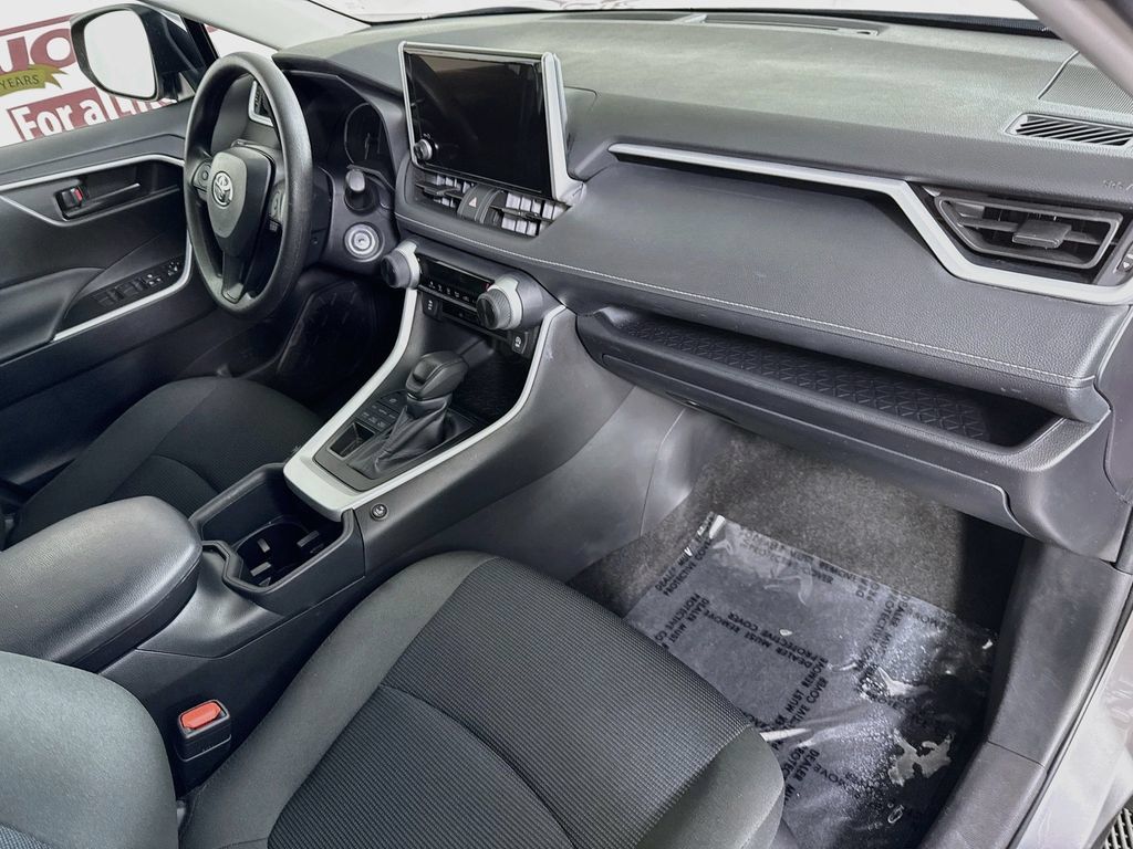 Certified 2025 Toyota RAV4 LE AWD/4WD image 31