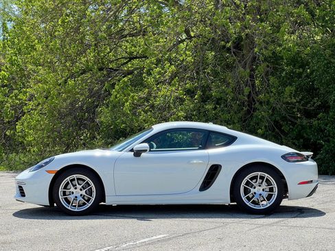 Certified 2024 Porsche 718 Cayman RWD image 2
