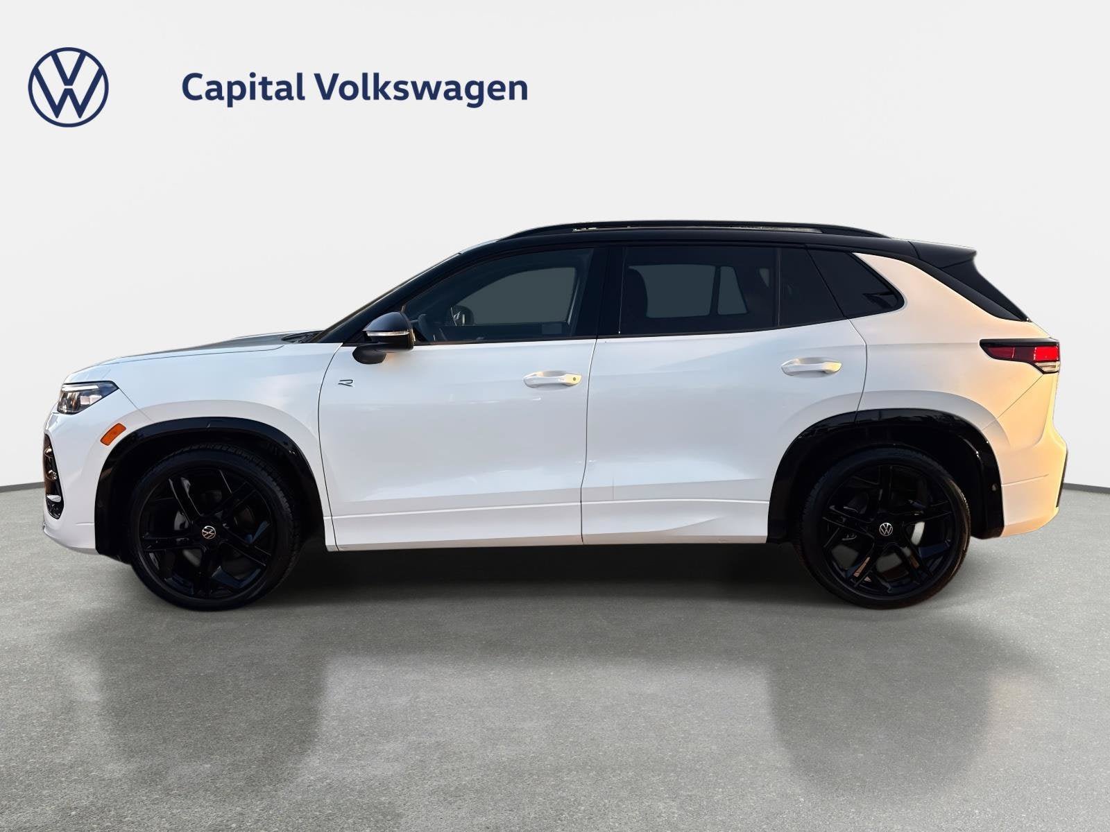 Used 2026 Volkswagen Tiguan SE R-Line FWD image 8