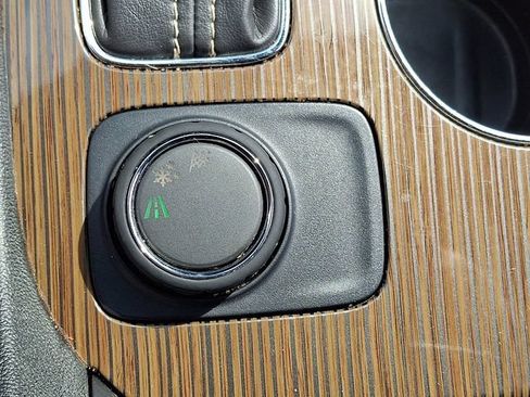 Used 2017 GMC Acadia SLE FWD image 29