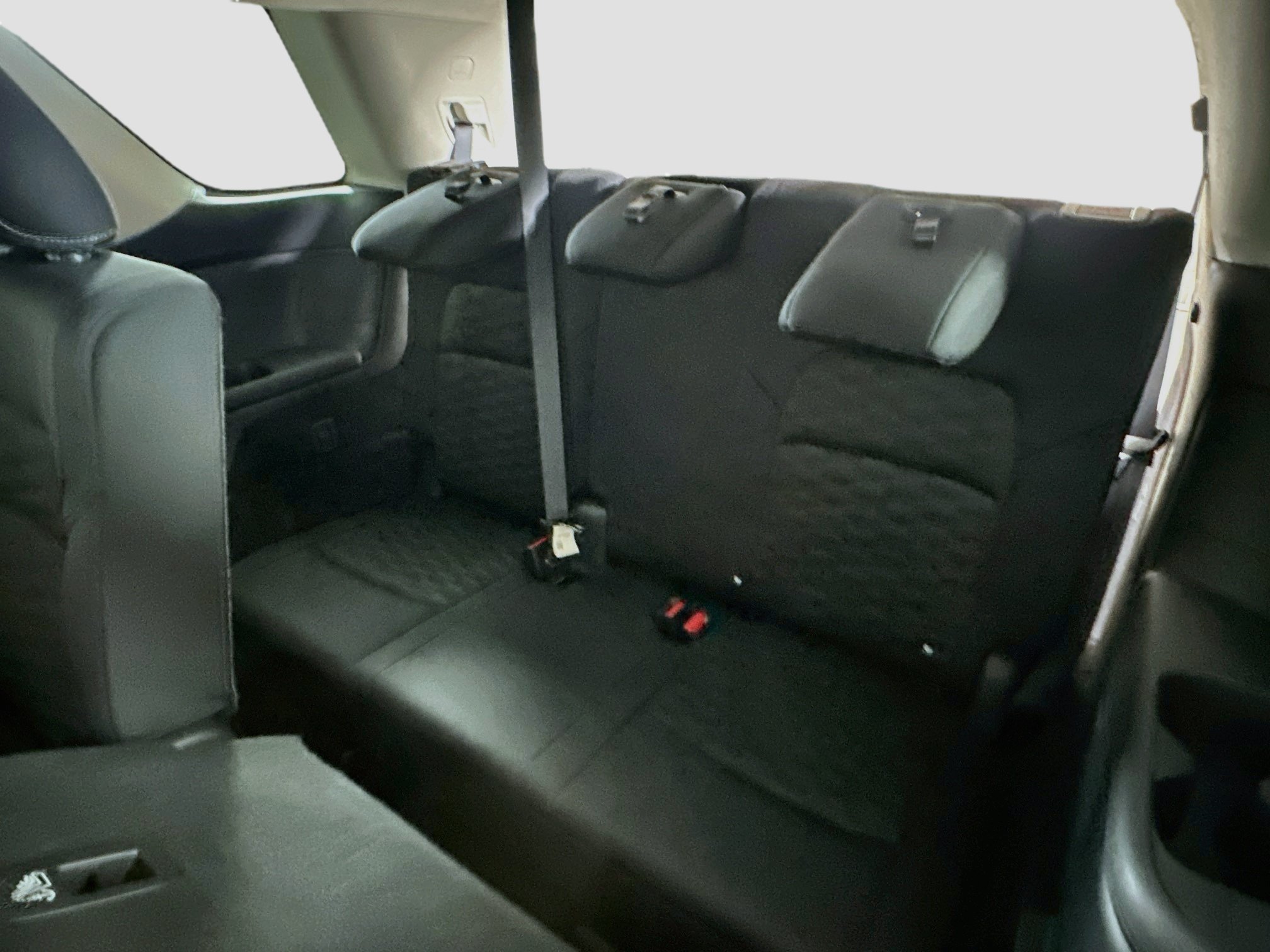 Used 2025 Nissan Pathfinder SV FWD image 28