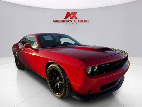 Used 2015 Dodge Challenger SRT image 7