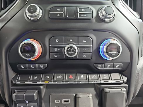 Used 2022 GMC Sierra 2500 AT4 w/ AT4 Premium Plus Package image 30