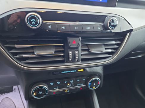 Used 2022 Ford Escape SE w/ Cold Weather Package image 24