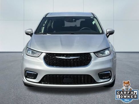 Used 2023 Chrysler Pacifica Touring-L AWD/4WD image 5