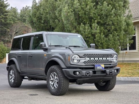 Used 2025 Ford Bronco Badlands image 16