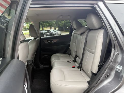 Used 2016 Nissan Rogue SV w/ SV Premium Package FWD image 11