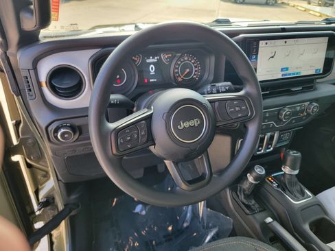 Used 2026 Jeep Wrangler Sport AWD/4WD image 17