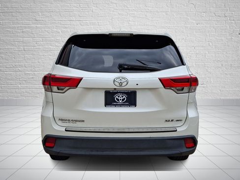 Used 2019 Toyota Highlander XLE AWD/4WD image 5